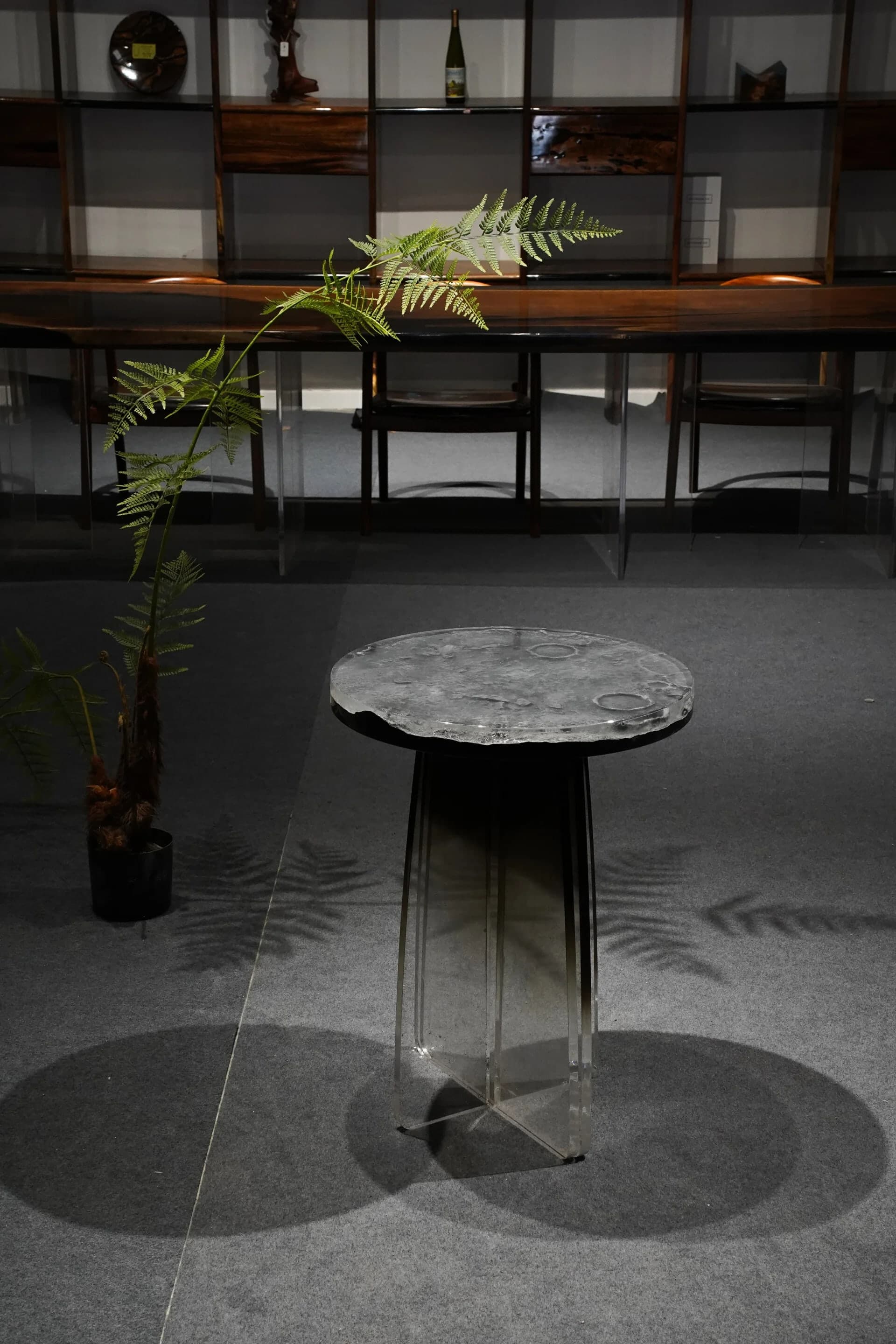 Moon coffee table in epoxy resin, 60 centimetres across